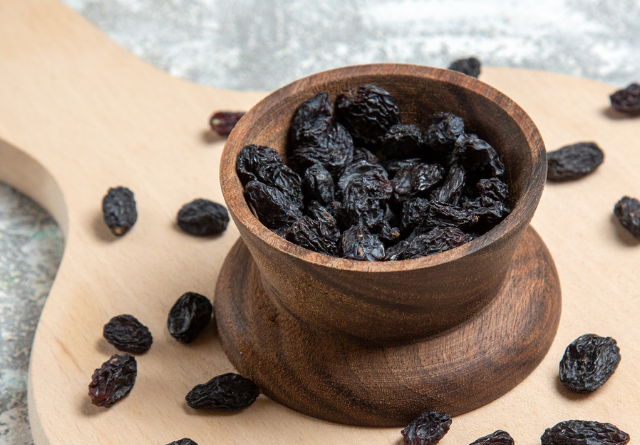 benefits of black raisins Archives - Luke Coutinho