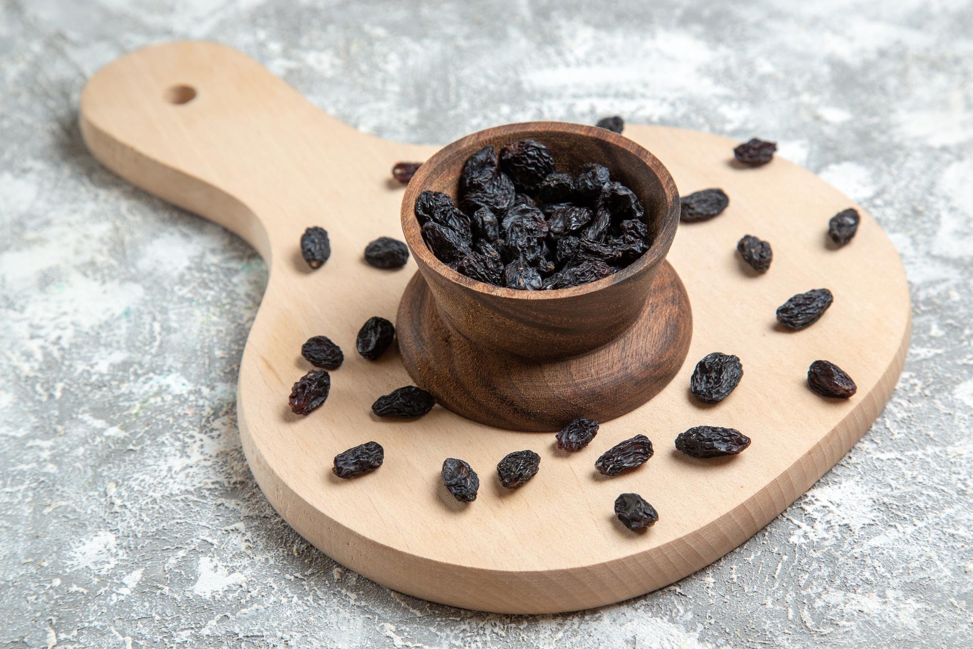 black-raisins-benefits