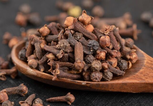 8 Unmissable Health Benefits of Cloves or Laung and How to Use It