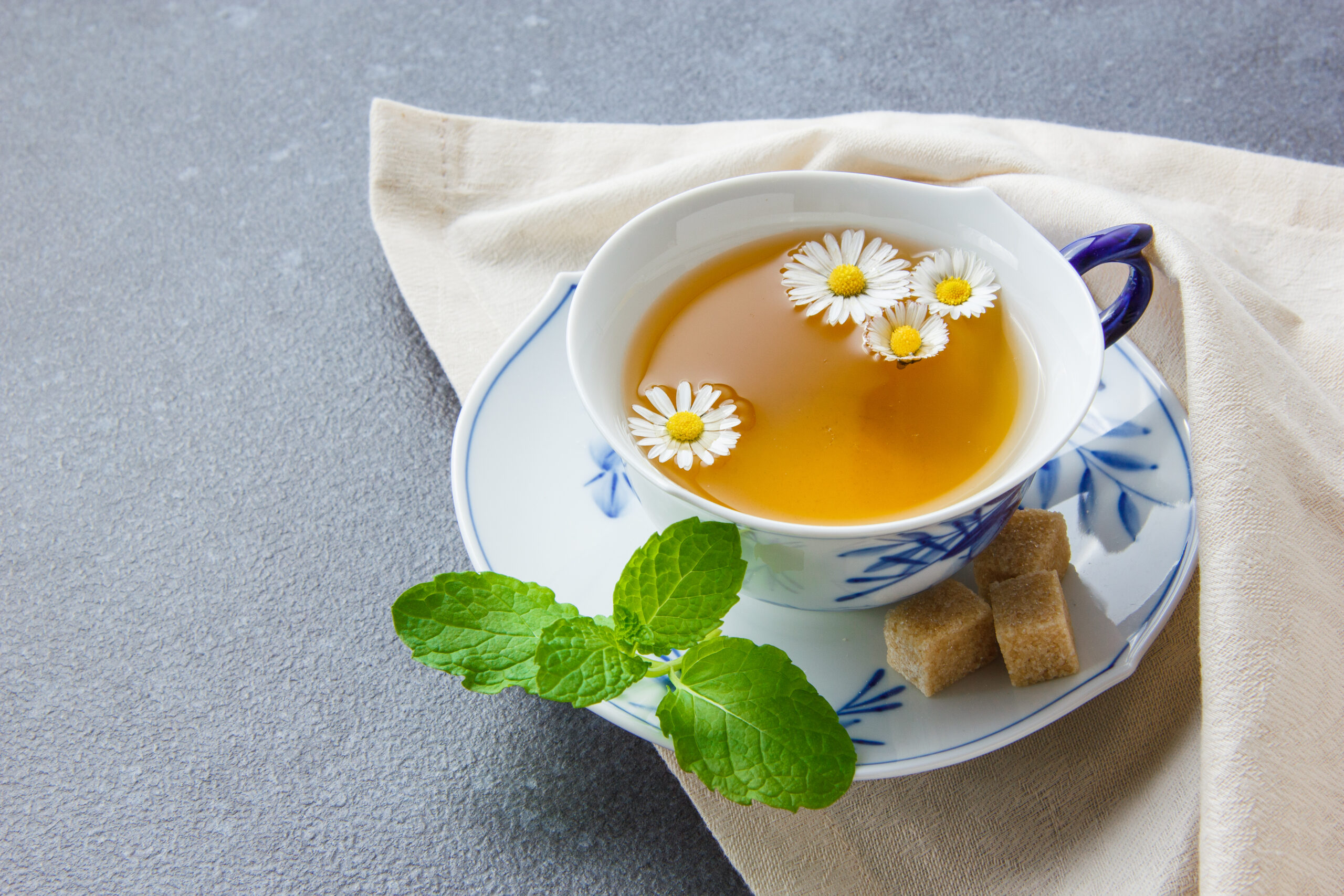 chamomile-tea-apigenin-benefits